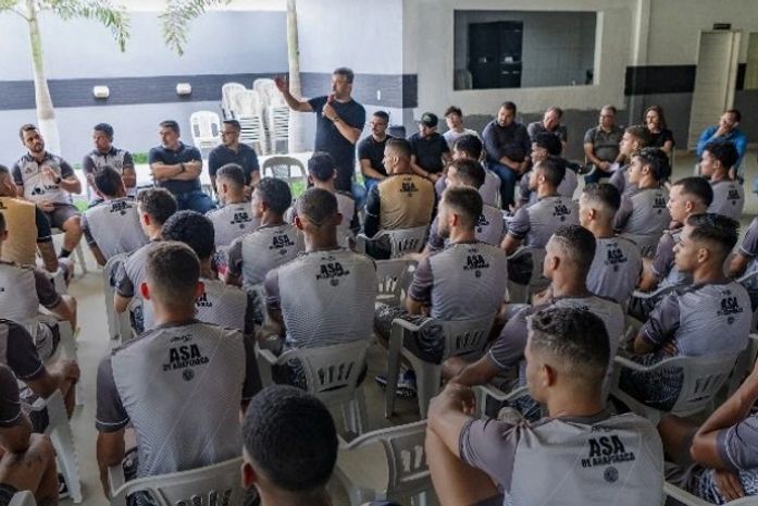 No CT, ASA apresenta sua estrutura ao elenco e comissão técnica