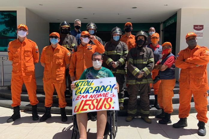 Vídeo: Após luta contra Covid-19, militar do Corpo de Bombeiros recebe alta em clima de emoção em Maceió