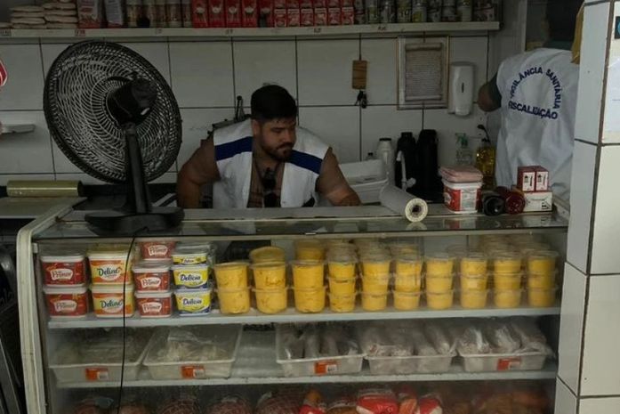 Fora de validade: 80 kg de alimentos são apreendidos de estabelecimento em Maceió
