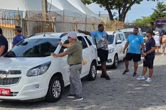 Chegada de cruzeiros impulsiona renda de taxistas em Maceió