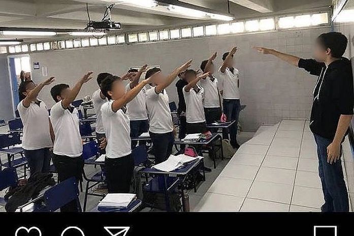Heil, Hitler! Meninos de uma tradicional escola de Recife exaltam o ditador do Reich Alemão.