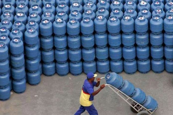 Petrobras anuncia aumento de 5% no preço do gás de cozinha