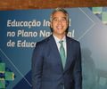 Presidente da bancada da educação, deputado Rafael Brito lidera debate e ações para 2025