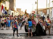 Longe da orla, blocos mantêm carnaval vivo no Bom Parto, bairro marcado pelo crime da Braskem

