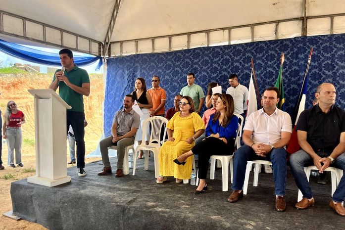 Rui Palmeira participa em Cajueiro de assinatura da ordem de serviço do Condomínio Industrial Diva Toledo