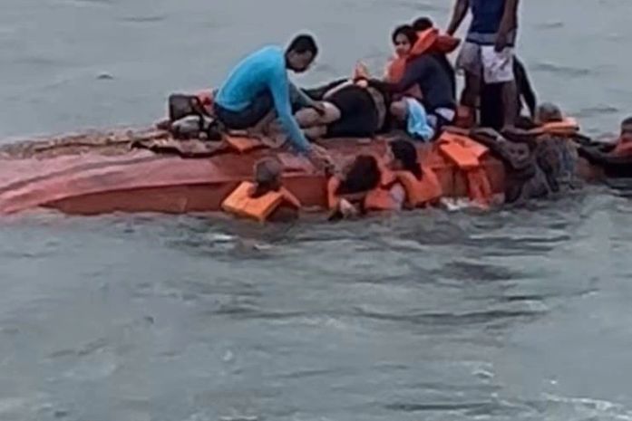 Jangada com 10 pessoas