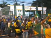 Manifestantes contestam resultado de eleição e bloqueiam 
