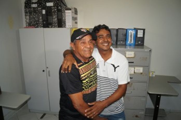 Pai e filho se reencontram após 30 anos