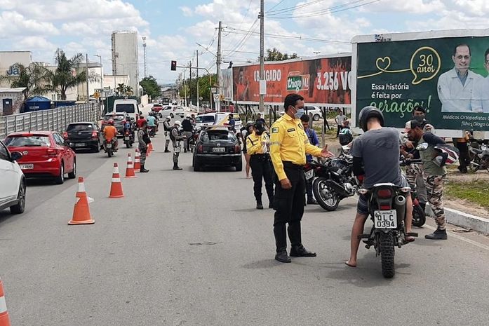 BPRv e SMTT fazem fiscalização na AL-220, em Arapiraca