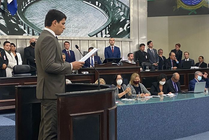 Eleições indiretas: bombeiro militar inicia discursos na ALE e afirma que o "povo alagoano clama pela diferença"