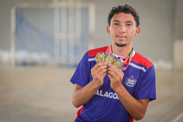 Estudante da Rede Estadual é recordista brasileiro em estreia nas paralimpíadas escolares