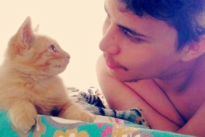 Ator, gay e em depressão , aos 25 anos, Fabrício Júnior se matou e postou os vídeos no facebook:” Me desculpem todos aqueles que me amam". Precisamos falar sobre suicídio.