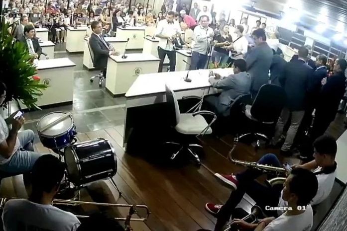 Agenor Leôncio é empossado na presidência da Câmara de Palmeira dos Índios