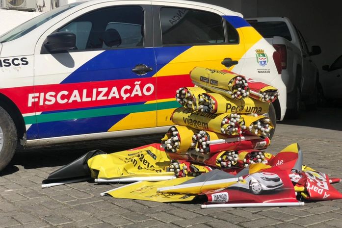 Prefeitura retira 700 anúncios irregulares e aplica multa milionária contra empresa de aplicativo