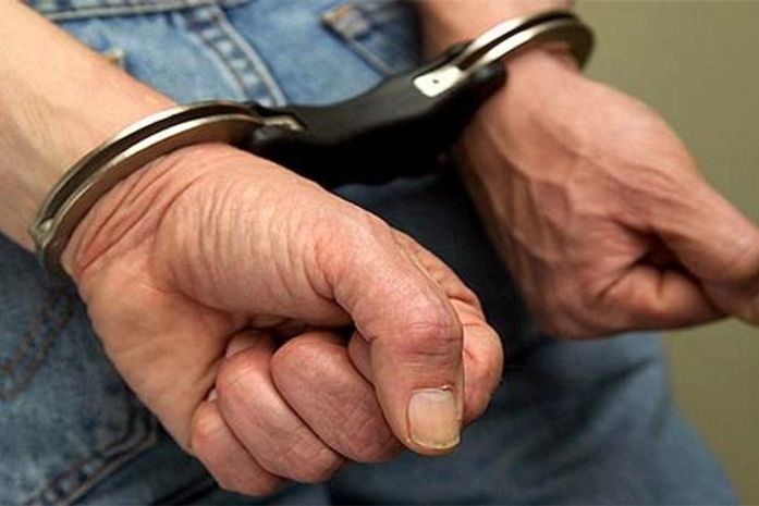 Após esfaquear adolescente, homem é preso acusado de agressão, extorsão e corrupção de menores