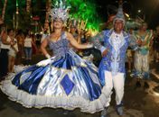 Escolas de samba levam brilho, alegria e muita arte para orla de Maceió