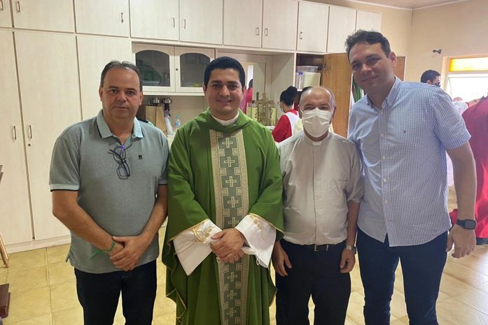 Em Boca da Mata, Dudu Ronalsa marca presença na missa em celebração à Padre Cícero