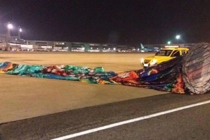 Homens invadem área restrita do aeroporto do Rio atrás de balão