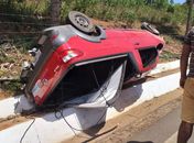 Motorista perdeu o controle da direção após problemas nos freios do veículo.