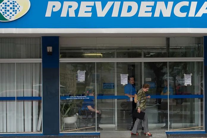 INSS retoma atendimento presencial em agências do país