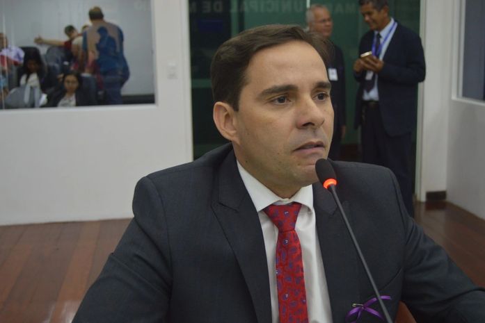 Vereador Kelmann Vieira deve voltar à Câmara para comandar a oposição a JHC