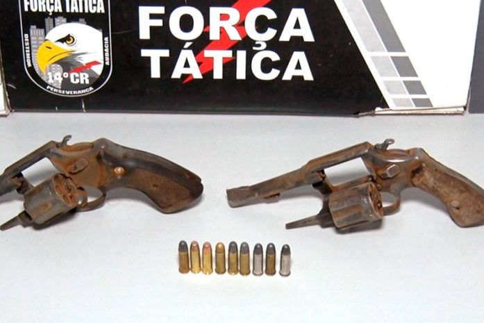 Armas apreendidas com dupla de assaltantes alagoanos em Nova Mutum, Mato Grosso
