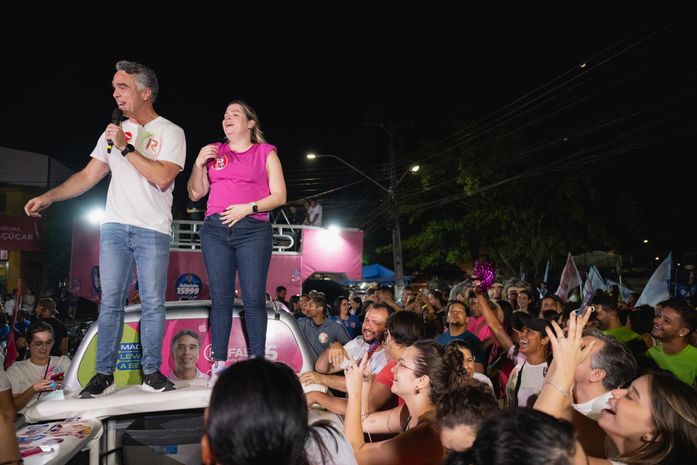 Rafael Brito apresenta programa "Vou de Graça" durante caminhada pelo Clima Bom