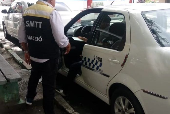 Veículos são fiscalizados diariamente para garantir segurança para os passageiros.