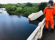 Vídeos: Colisão entre dois caminhões deixa um morto, na AL-220, em Jaramataia
