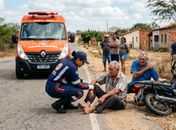 Dois idosos ficam feridos após queda de moto em Santana do Ipanema