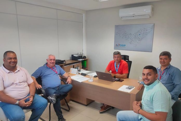 Avanço em projetos de iluminação pública de Penedo marca reunião da SIPE em Maceió