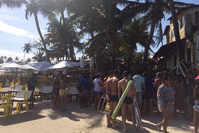 Homem é morto com tiro na cabeça e outro fica ferido na praia do Francês