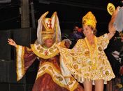 Filhinhos da Mamãe juntam no 'Folia Jaraguá' gatos de Nise da Silveira com presentes de aniversário a Maceió