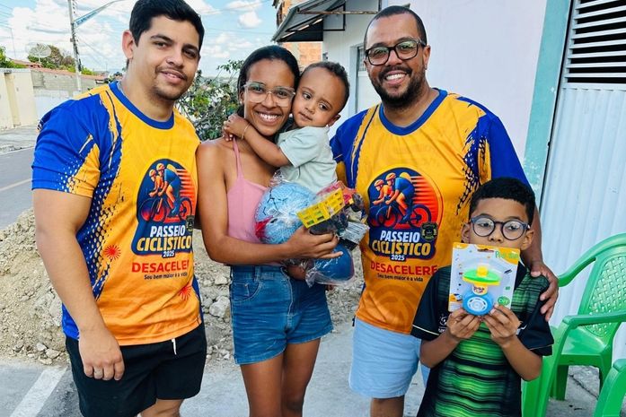 SMTT REALIZA AÇÃO ESPECIAL DE DIA DAS CRIANÇAS COM ENTREGA DE BRINQUEDOS E CESTAS BÁSICAS