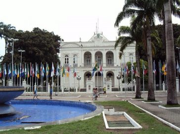 PM prende dois homens por tentativa de latrocínio em frente ao Palácio do Governo