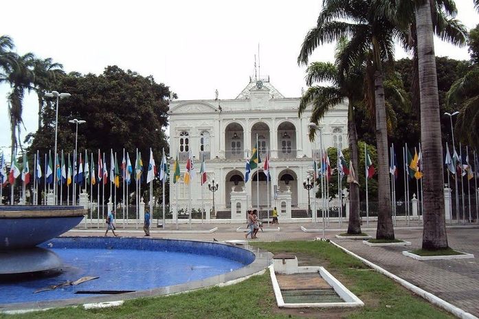 PM prende dois homens por tentativa de latrocínio em frente ao Palácio do Governo