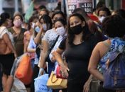 Ônibus cheios marcam retorno de 100% da frota e infectologista alerta para riscos dentro dos coletivos