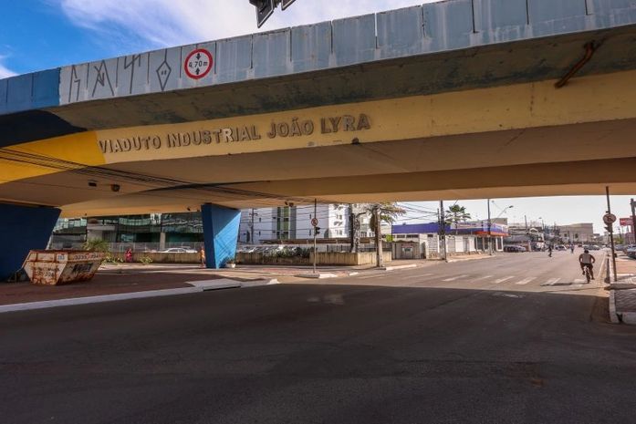 Viaduto Industrial João Lira, na Avenida Gustavo Paiva