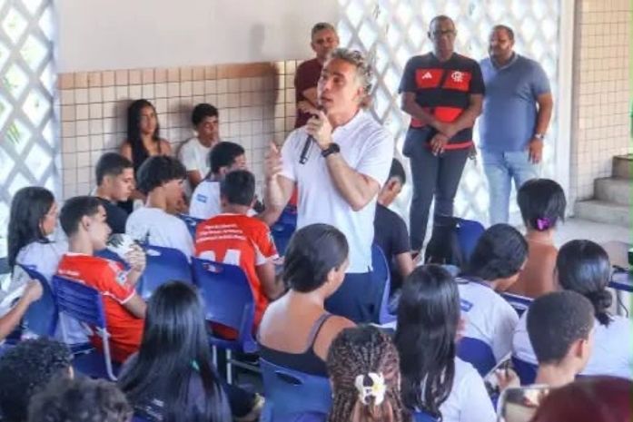 Rafael Brito reforça luta por projeto de proteção à saúde mental das famílias após fim das bets