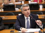 Rafael Brito aprova projeto que beneficia pessoas em tratamento do câncer 