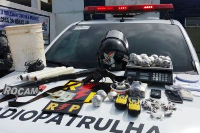 Dois são presos e um menor apreendido por tráfico na Capital