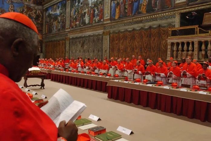 Conclave: Cardeais eleitores receberam dossiê favorável a conservadores