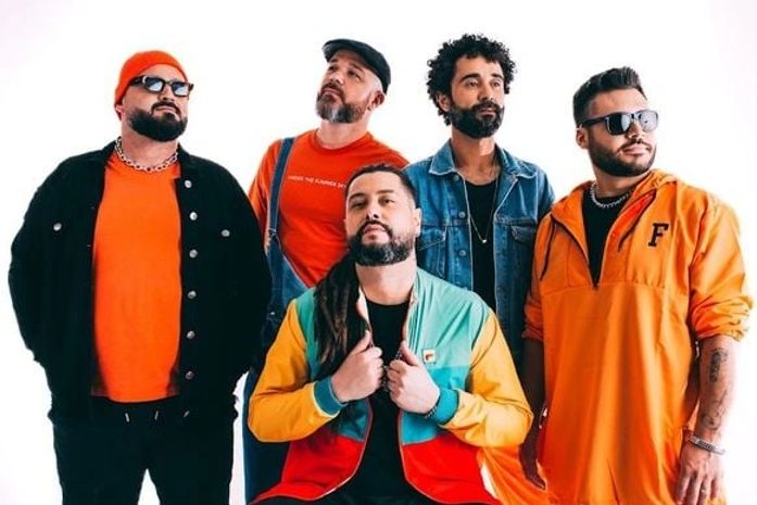 Hoje tem Banda Maneva no estacionamento do Maceió Shopping