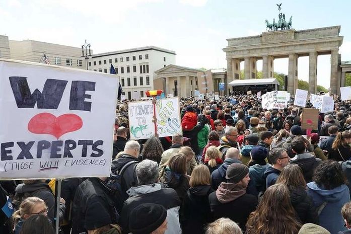 Milhares saem às ruas em cidades ao redor do mundo contra 'ataque da política contra a ciência'