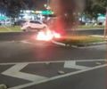 Motociclista fica ferido após sofrer queda e moto incendiar em Maceió