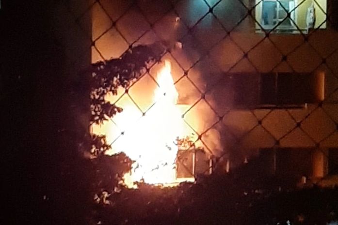 Incêndio atinge apartamento e prédio é interditado pelo Corpo de Bombeiros 
