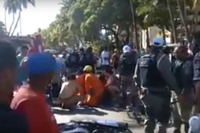 Criança é atropelada na rua fechada