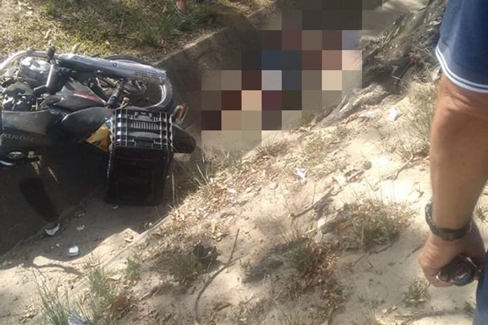 Condutor morre após perder controle de motocicleta na Avenida Durval de Góes Monteiro