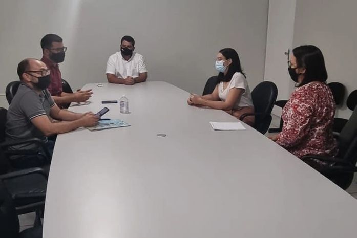 Thiago ML se reúne com Correios e defende ação para sanar falta de CEPs e nomes de rua