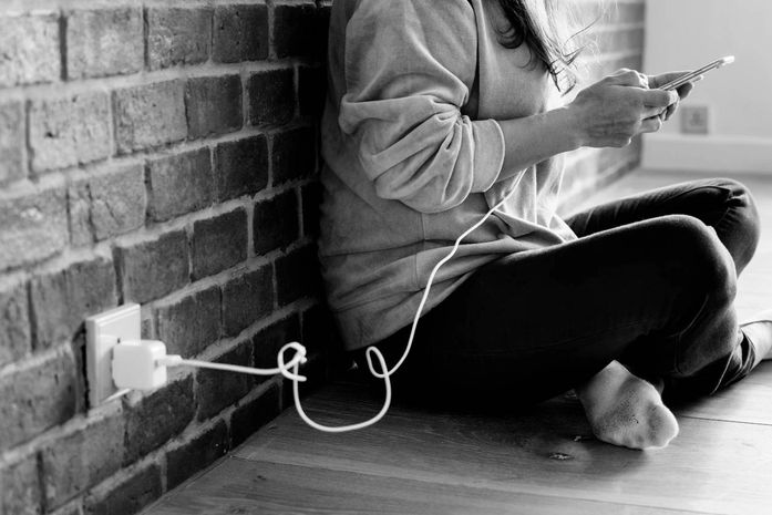 Equatorial faz alerta à população e orienta sobre o uso correto de aparelhos eletrônicos